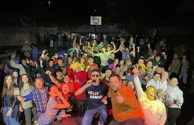 Printpubli Events gente en evento en la cancha de balonceso